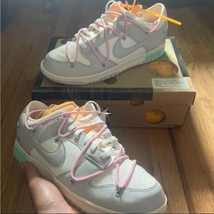 Hi i’m selling the Nike Dunk Low Off-White 9 Men’s.